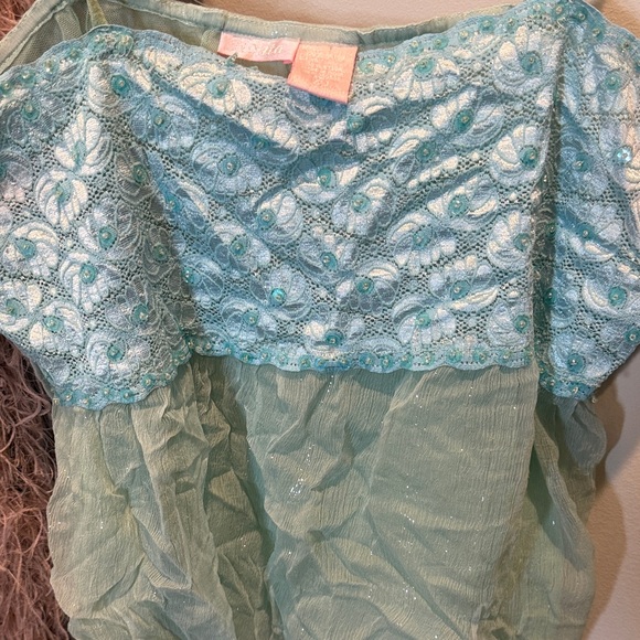 Elegant Lace Camisole in Light Blue - Picture 3 of 4